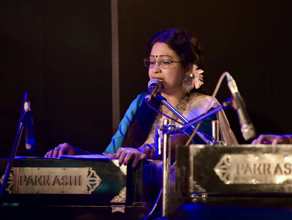 Duo Pakrashi harmonium on stage.